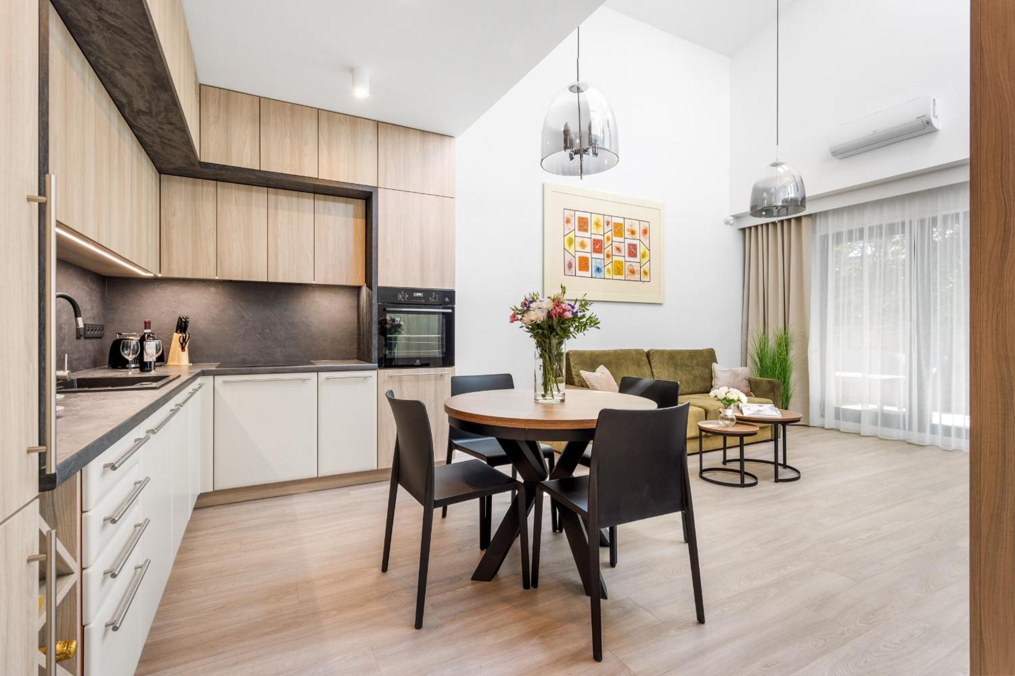Luksusowy Very Berry W Poznaniu Z Trzema Sypialniami By Renters Apartment *