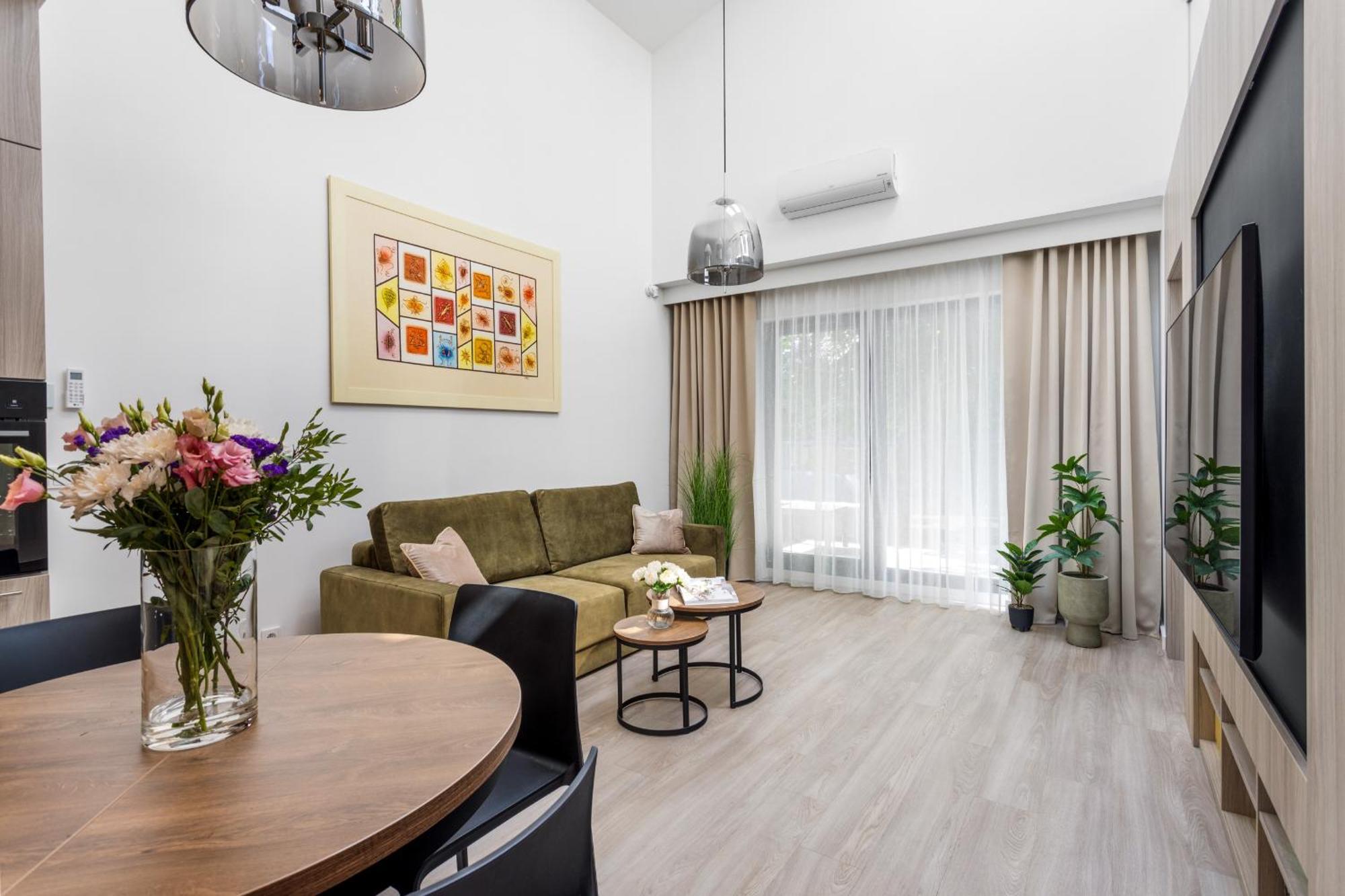 Luksusowy Very Berry W Poznaniu Z Trzema Sypialniami By Renters Leilighet Poznań